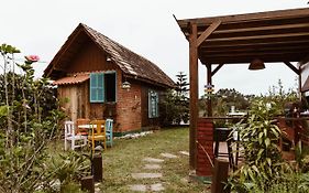 Chalé Sol com hidromassagem em meio a natureza